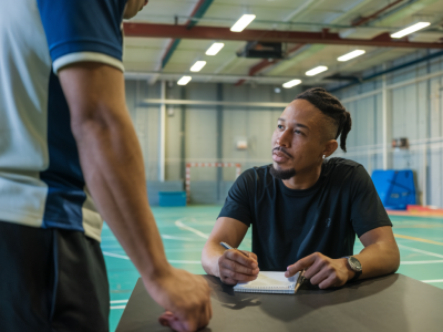 Wie verhandle ich als kleine veranstalterin faire kooperationsbedingungen mit einem sportverein für eine tanzresidenz vor ort