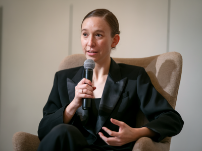 Welche fünf konkreten fragen bringe ich bei einem artist talk mit einer choreografin, um ihren entwurfprozess zwischen sport und performance zu verstehen